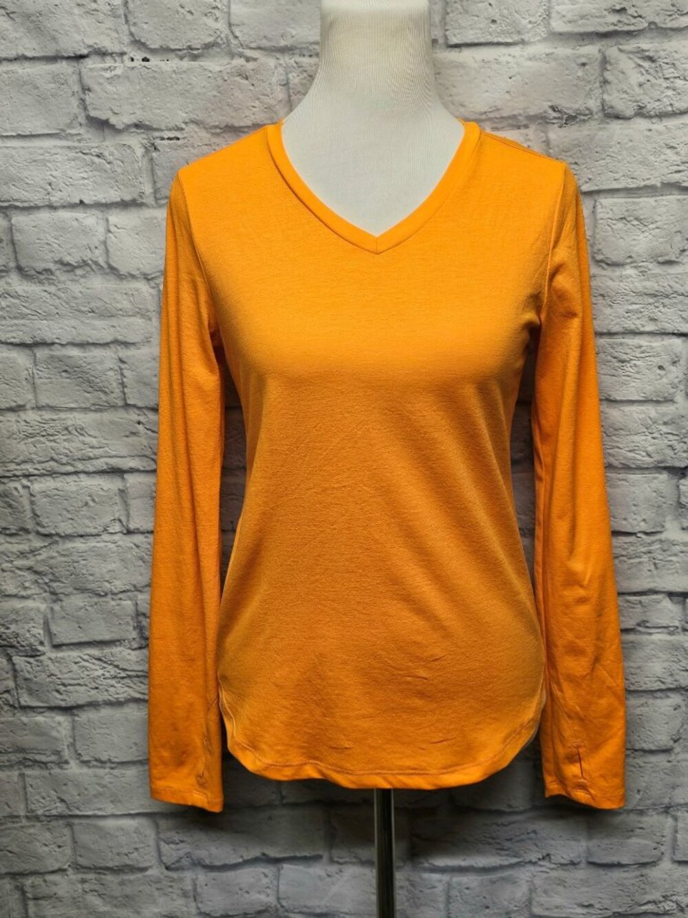 Hiverlay XS V-Neck Vibrant Orange Long Sleeve Thumbhole Stretch Athletic Top